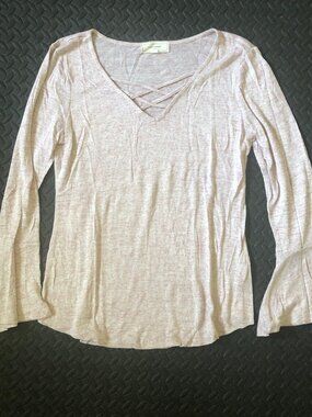 NO COMMENT LONG SLEEVE SWEATER SHIRT WITH LATTIC CRISSCROSS NECKLINE SIZE LARGE